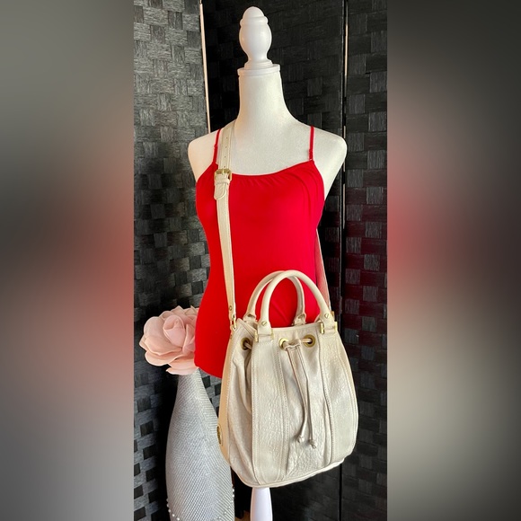 🔥🔥Tory Burch Ivory Leather Drawstring Bucket Bag / Crossbody bag / Shoulderbag - Picture 1 of 7